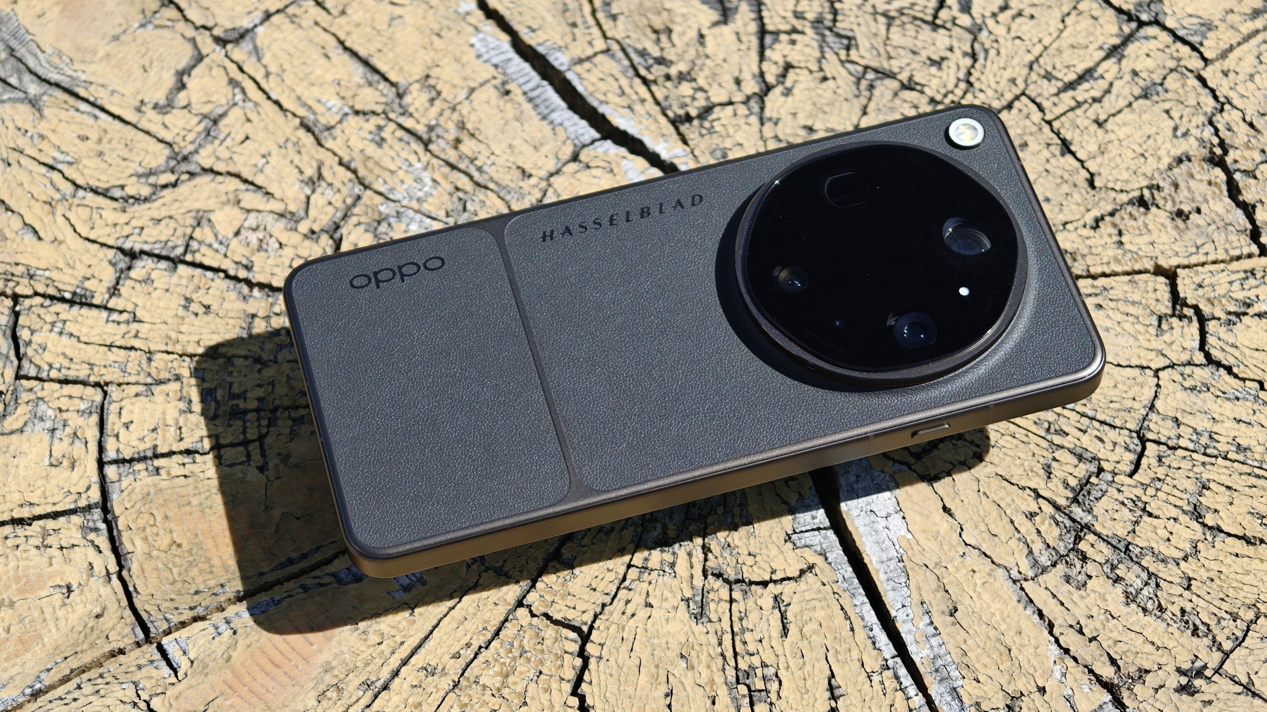 The Oppo Find X9 Ultra is inspired by my favorite Hasselblad camera — and I  think it's the most beautiful phone of 2026 so far | TechRadar